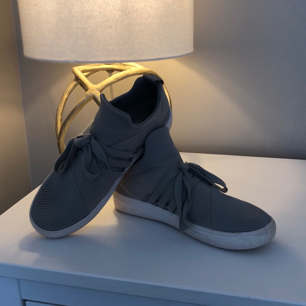 STEVE MADDEN SNEAKERS